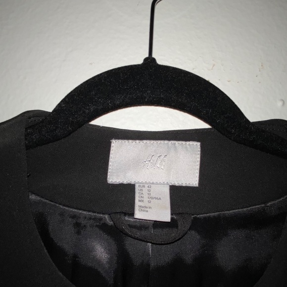 Gold chain cuffed blazer - Picture 2 of 5